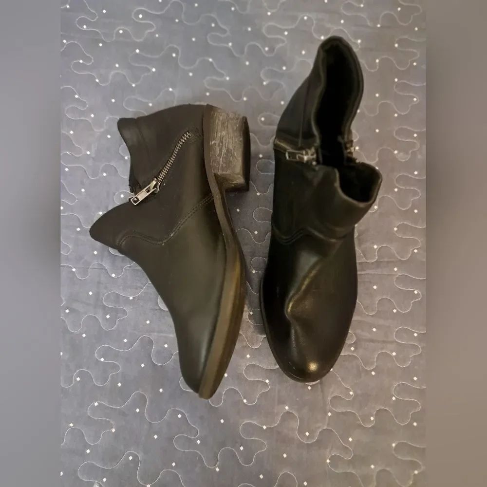 American Rag black booties size 7 W